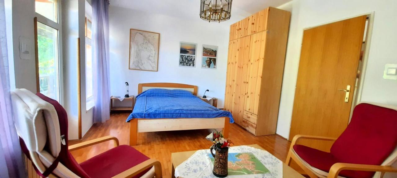 Apartmani Iskra Krk Town Exterior foto