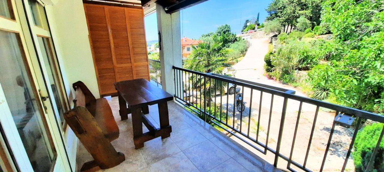 Apartmani Iskra Krk Town Exterior foto